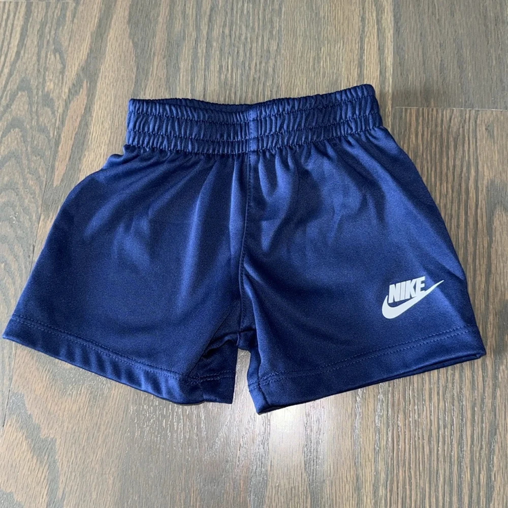 Nike Do It Short Sleeve Bodysuit & Shorts 2 Piece Set | 9M - Picture 7 of 8